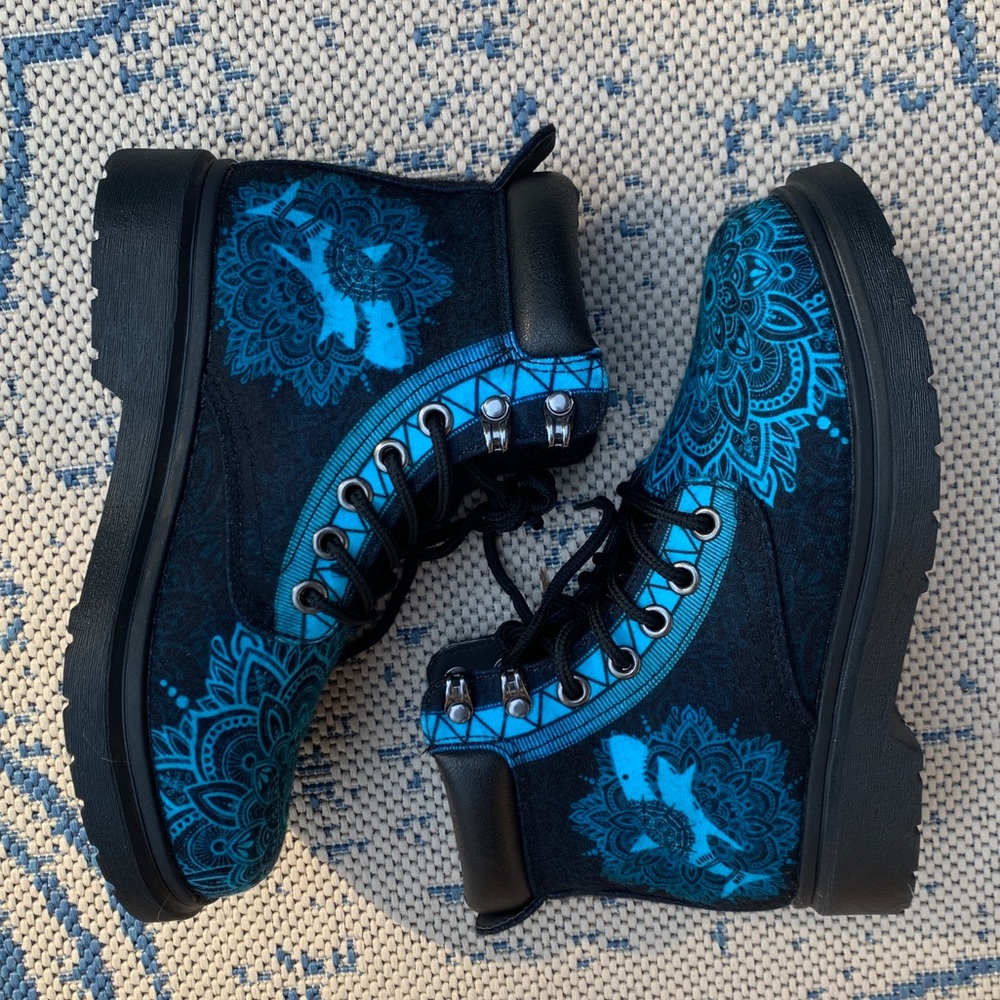 Shark Mandala Teal & Black Boot Never Worn!
